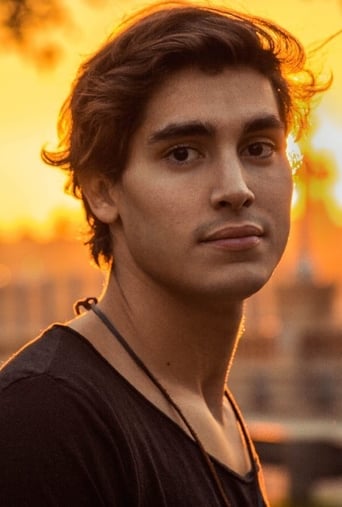 Immagine di Henry Zaga